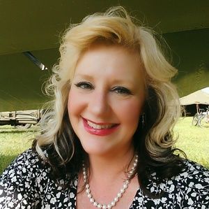 Meet your Posher, Monica